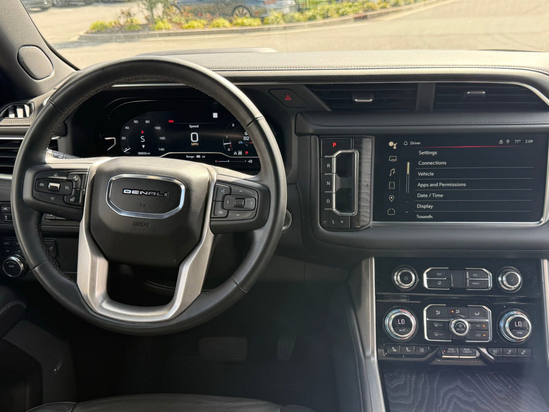 Used 2023 GMC Yukon XL Denali image 26