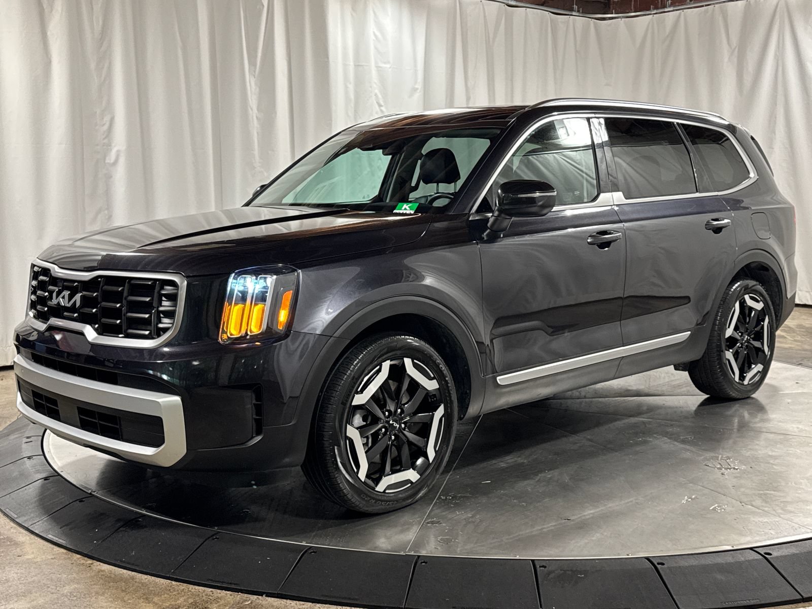 Used 2025 Kia Telluride S AWD/4WD image 1
