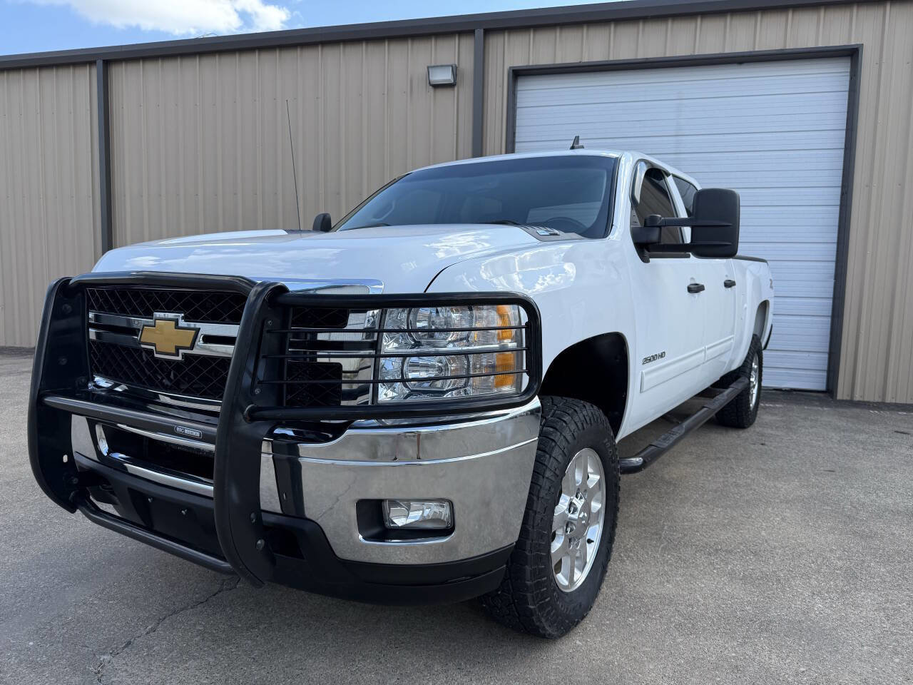 Used 2014 Chevrolet Silverado 2500 LT w/ Interior Plus Package image 2