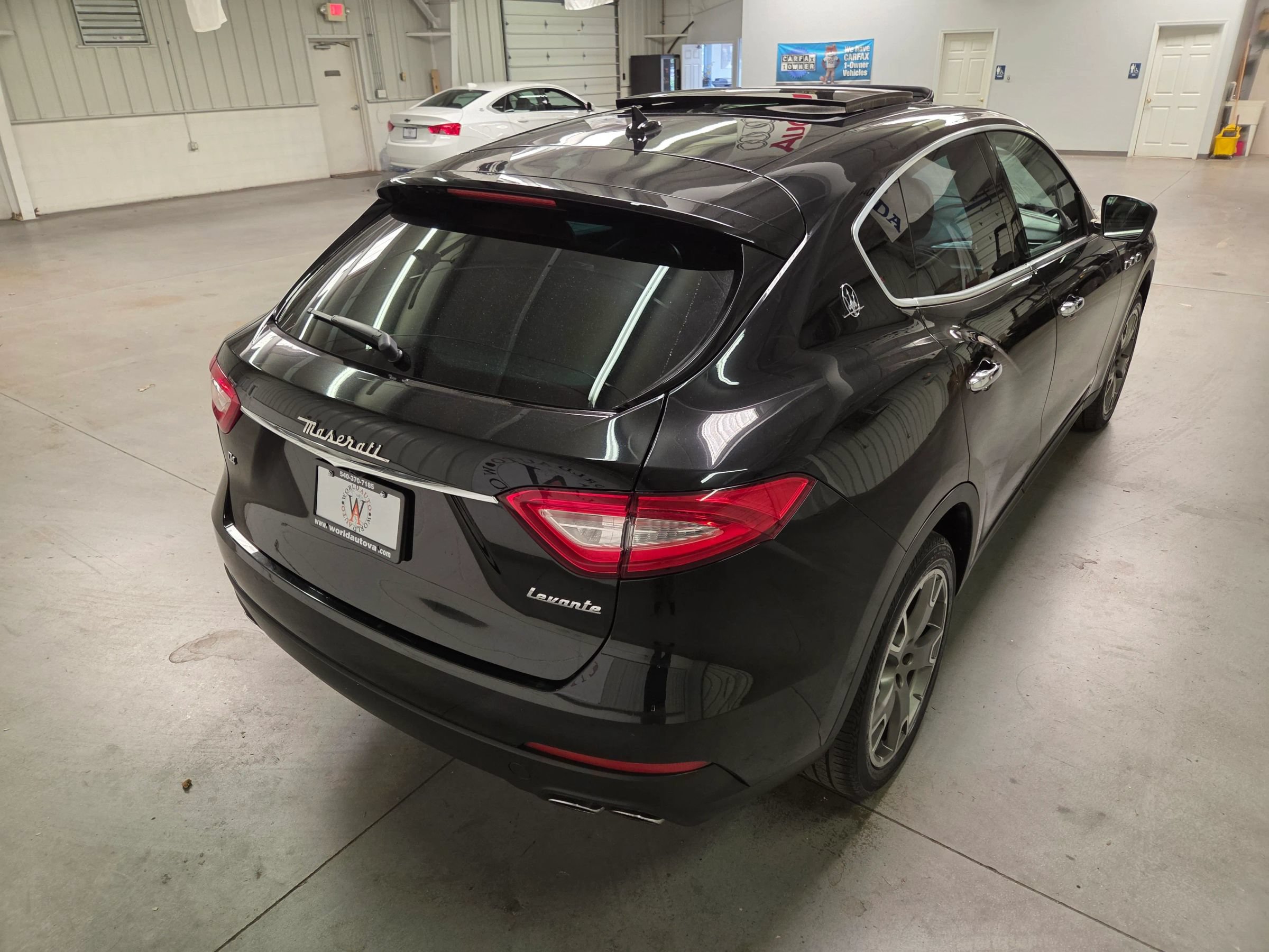 Used 2017 Maserati Levante AWD/4WD image 7
