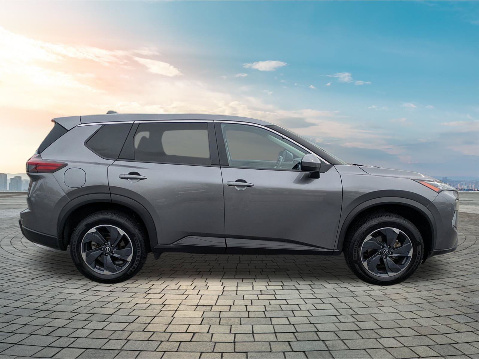 Certified 2025 Nissan Rogue SV FWD image 4