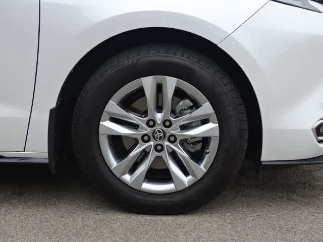 Used 2023 Toyota Sienna Limited AWD/4WD image 7