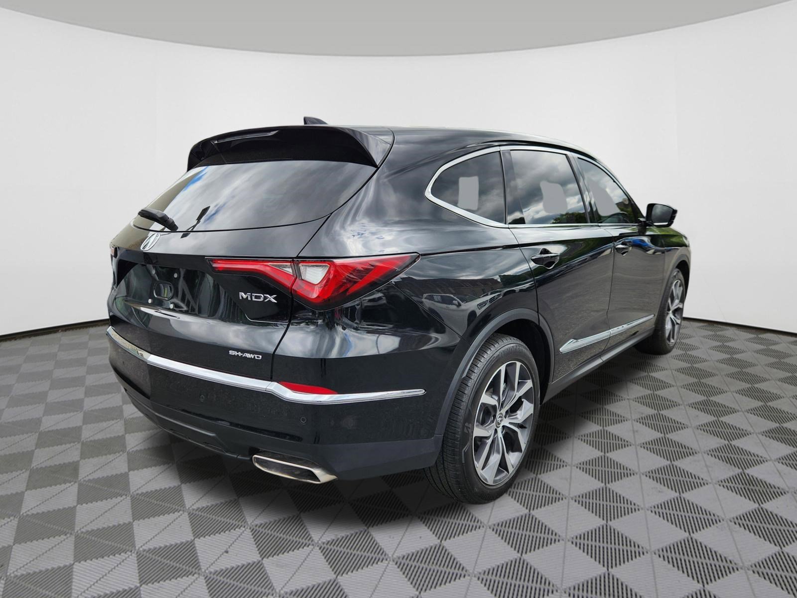 Used 2024 Acura MDX SH-AWD w/ Technology Package image 4