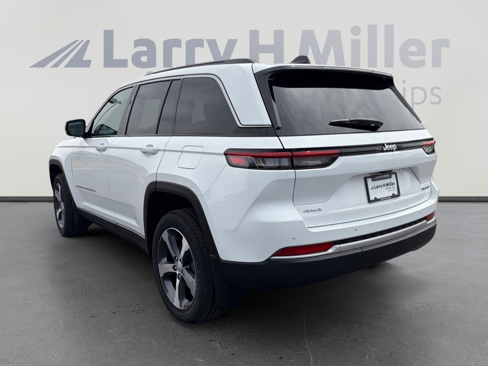 New 2026 Jeep Grand Cherokee Limited w/ Trailer Tow Package AWD/4WD image 3
