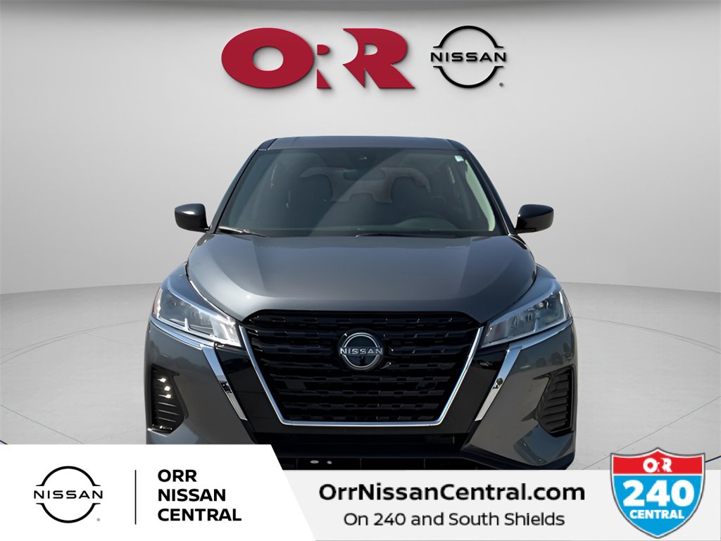New 2025 Nissan Kicks Play S image 2
