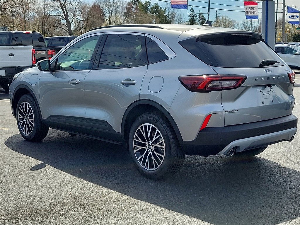 New 2024 Ford Escape SE image 3