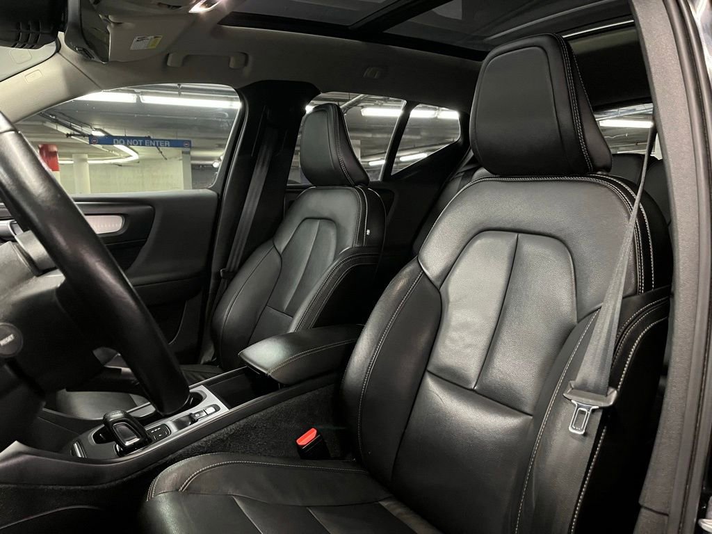 Used 2020 Volvo XC40 T5 Momentum image 18