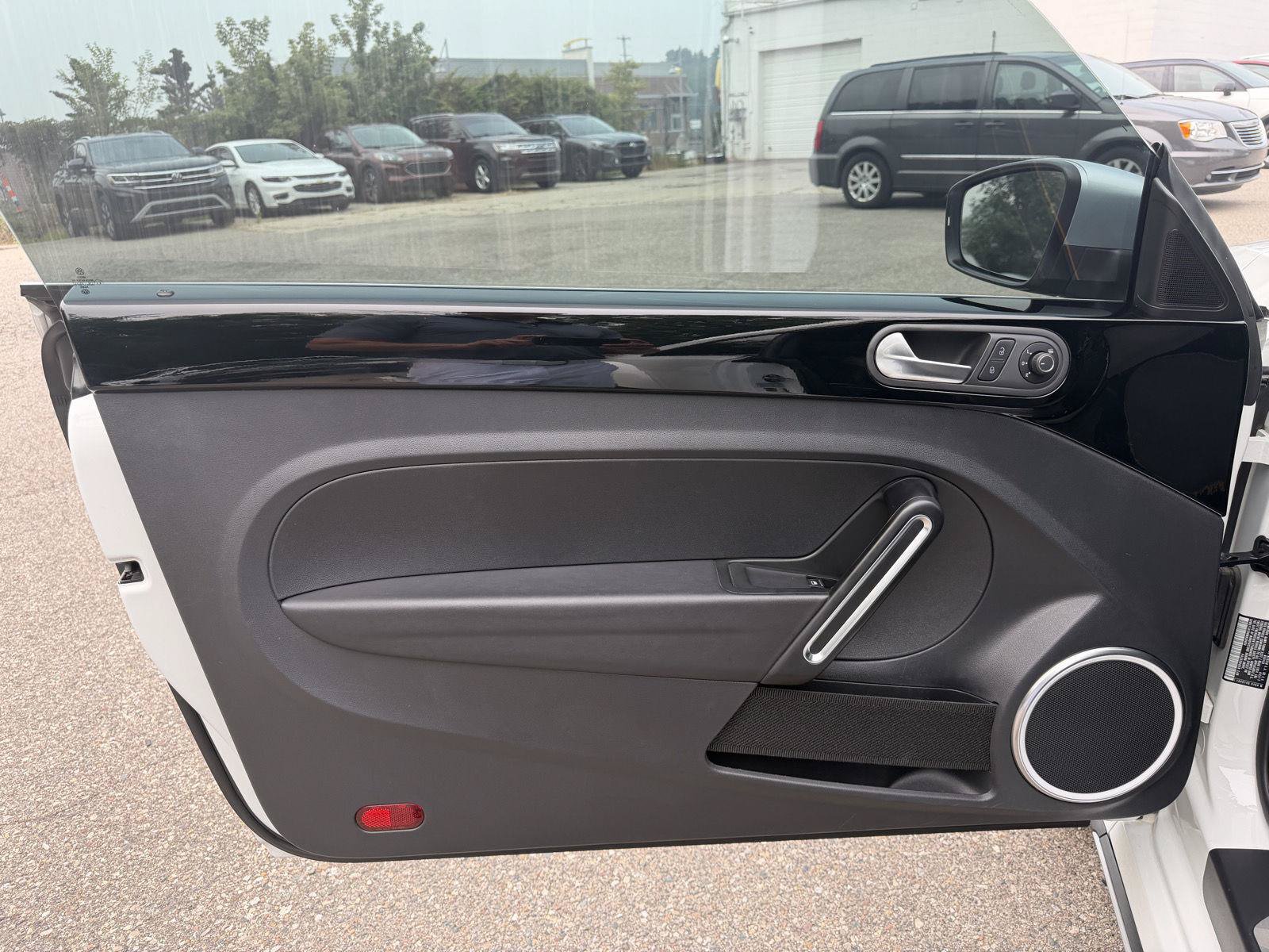 Used 2017 Volkswagen Beetle 1.8T Dune FWD image 11