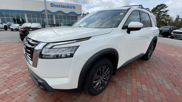 Used 2022 Nissan Pathfinder SV image 5