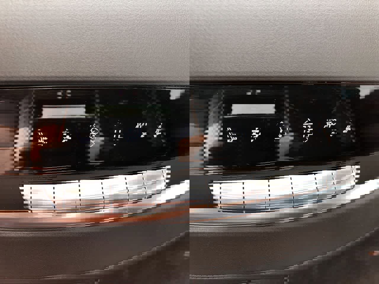 Used 2023 Cadillac Escalade Premium Luxury image 23