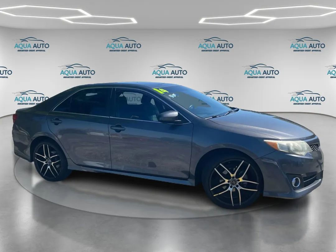 Used 2014 Toyota Camry SE image 3