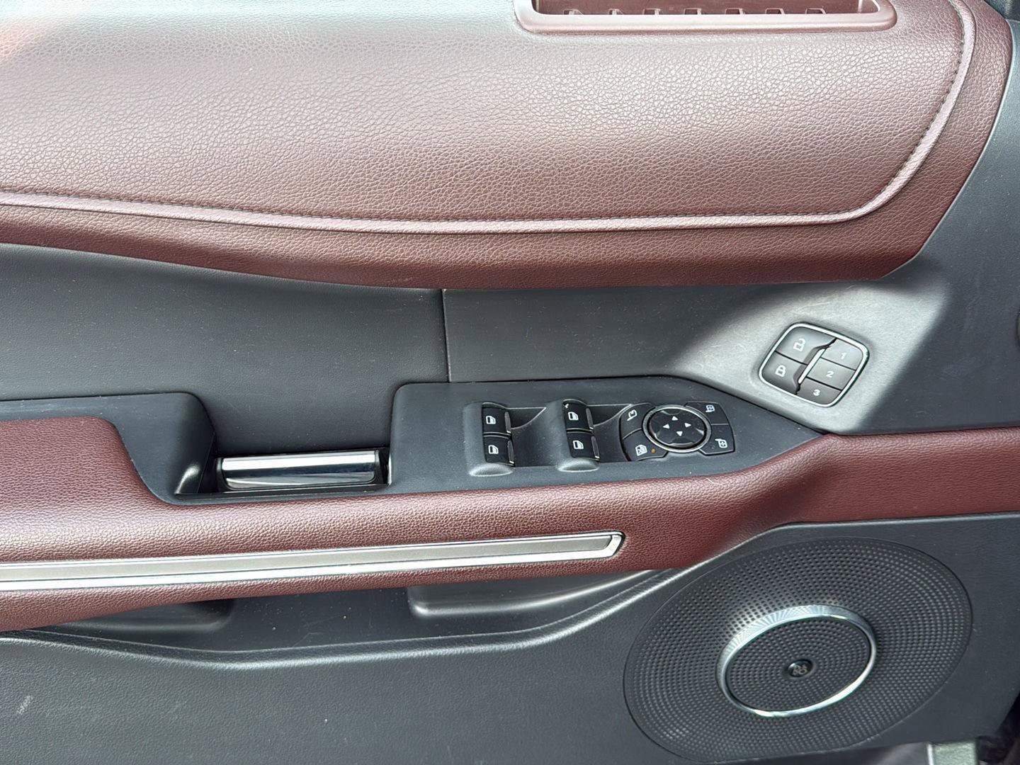 Used 2023 Ford Expedition Max Limited image 9