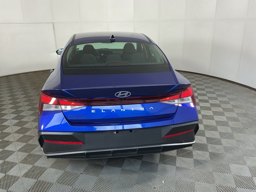 Used 2024 Hyundai Elantra SEL FWD image 8