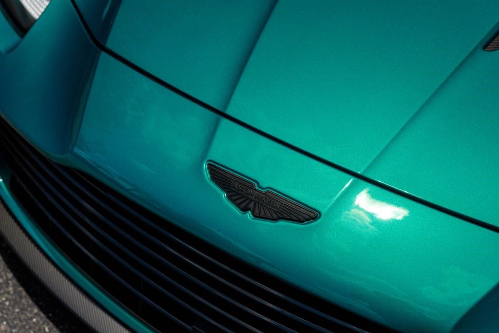 Used 2025 Aston Martin Vanquish RWD image 32