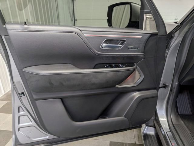 Used 2025 INFINITI QX80 Sensory image 15