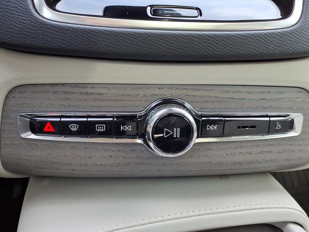 Used 2025 Volvo XC90 T8 Plus w/ Protection Package Premier image 22