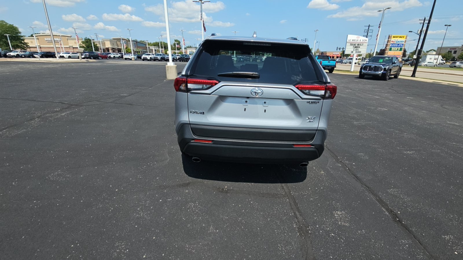 Certified 2025 Toyota RAV4 XLE AWD/4WD image 4