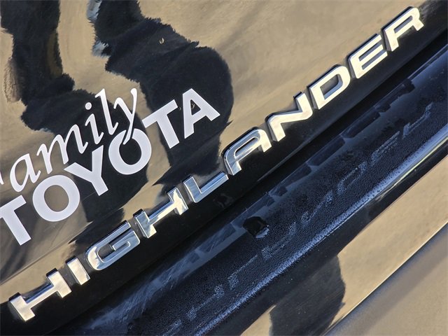 Used 2024 Toyota Highlander LE image 7