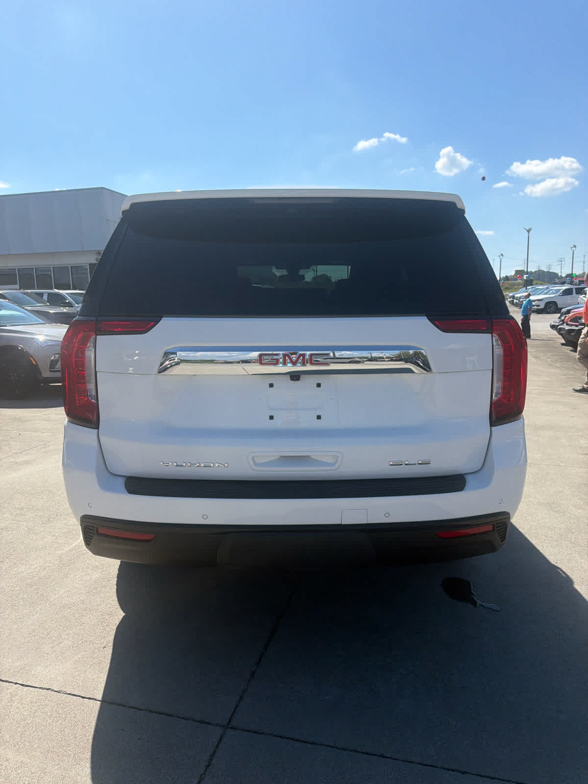 Used 2022 GMC Yukon SLE AWD/4WD image 8