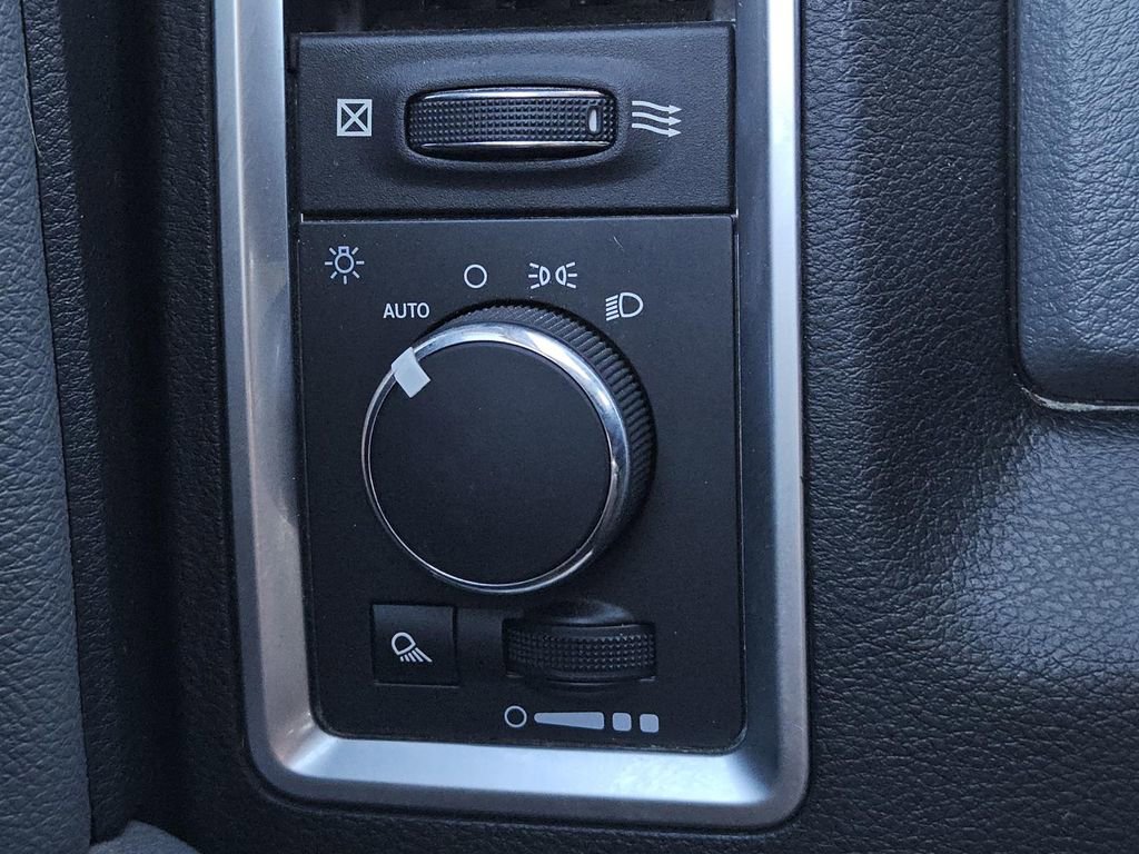 Used 2020 RAM 1500 Classic SLT image 15