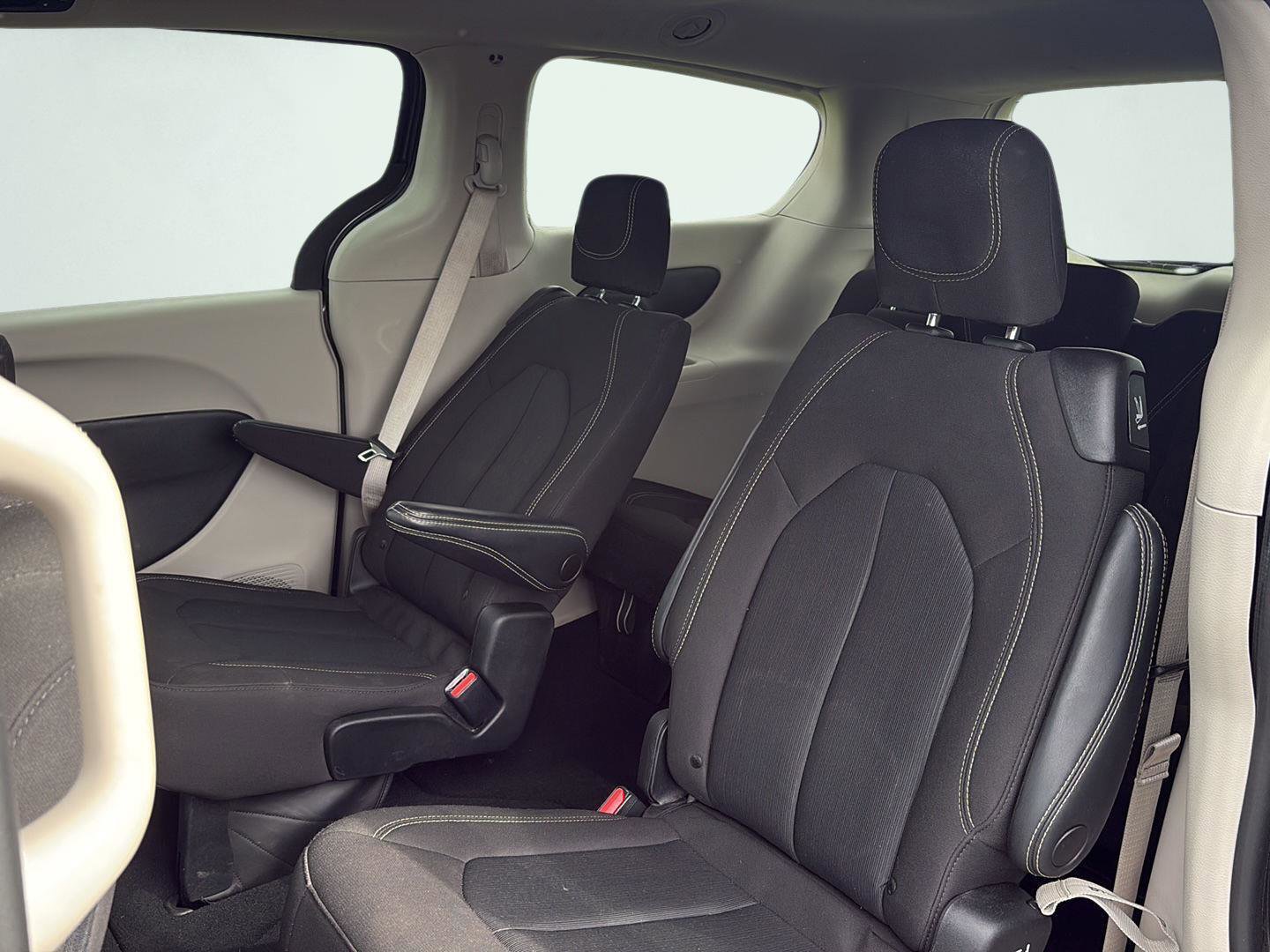 Used 2023 Chrysler Voyager LX FWD image 22