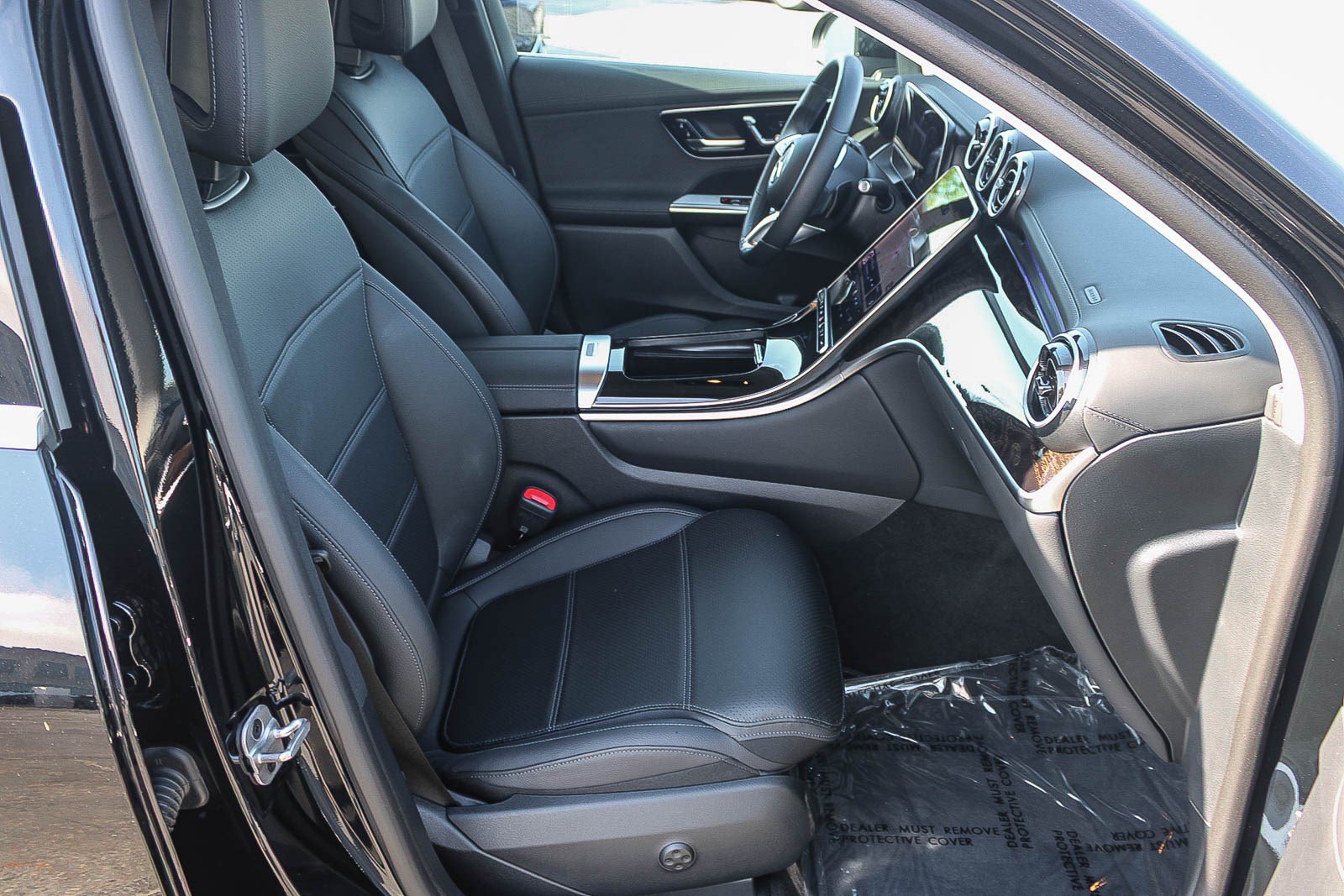 Used 2025 Mercedes-Benz GLC 350e 4MATIC image 17