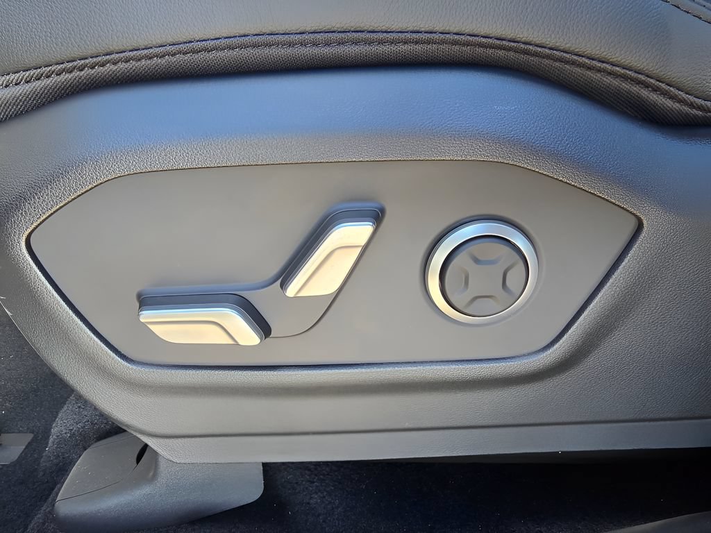New 2026 Hyundai Santa Fe Limited AWD/4WD image 17
