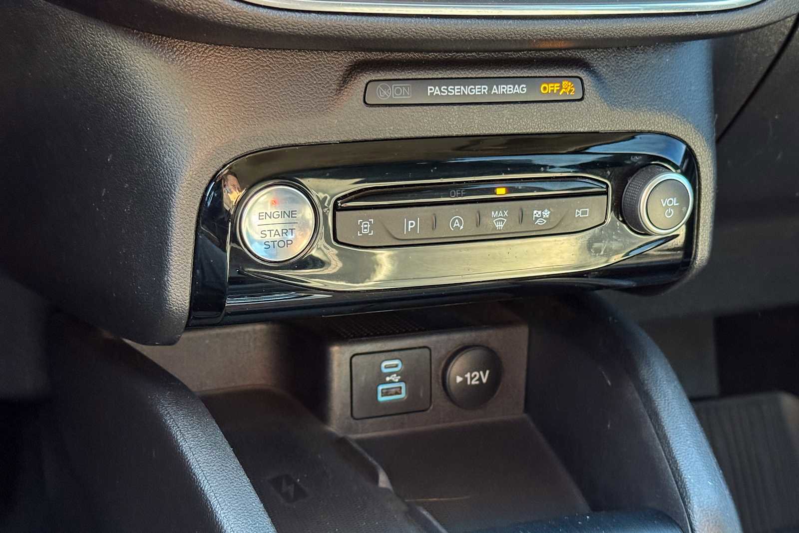 Used 2023 Ford Escape Platinum w/ Class II Trailer Tow Package AWD/4WD image 19