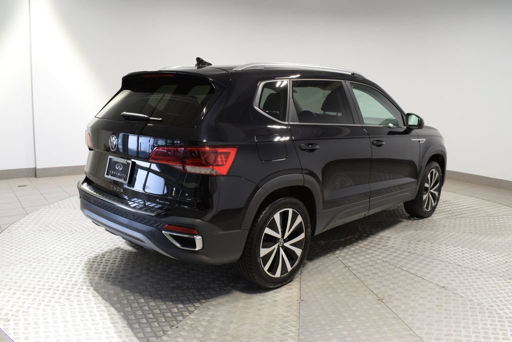 Used 2023 Volkswagen Taos SE w/ Panoramic Sunroof Package AWD/4WD image 8