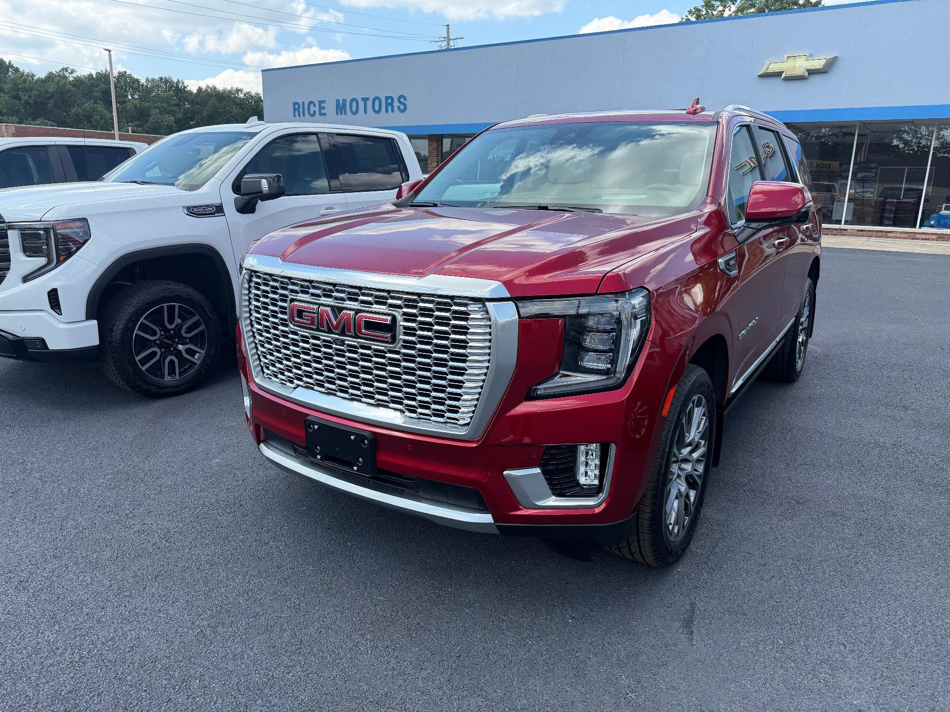 Used 2024 GMC Yukon Denali w/ Max Trailering Package AWD/4WD image 1