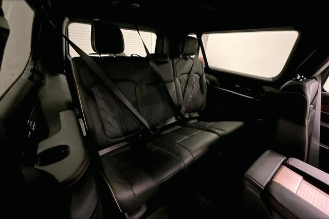 Used 2025 Jeep Grand Wagoneer L Series III w/ Rear-Seat Entertainment Group AWD/4WD image 32