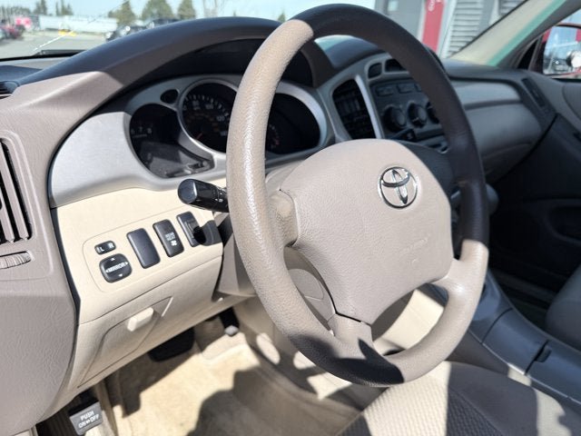 Used 2005 Toyota Highlander 4WD V6 w/ 3rd Row image 13