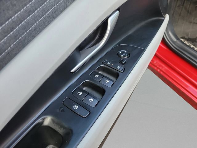 Used 2025 Hyundai Elantra Limited image 17