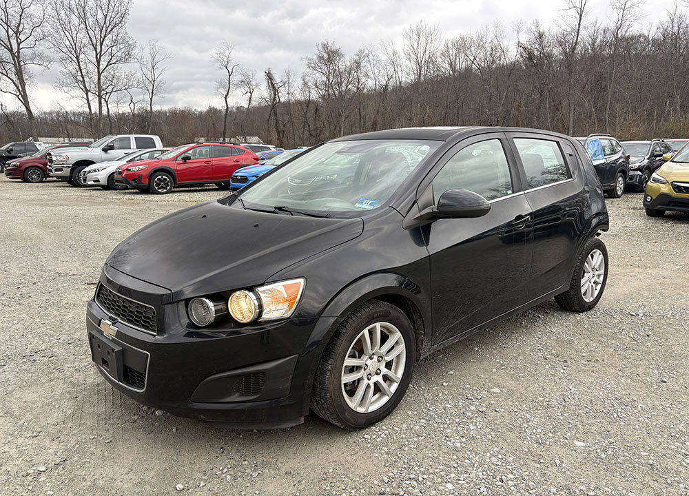 Used 2016 Chevrolet Sonic LT w/ Fun and Sun Package FWD image 4
