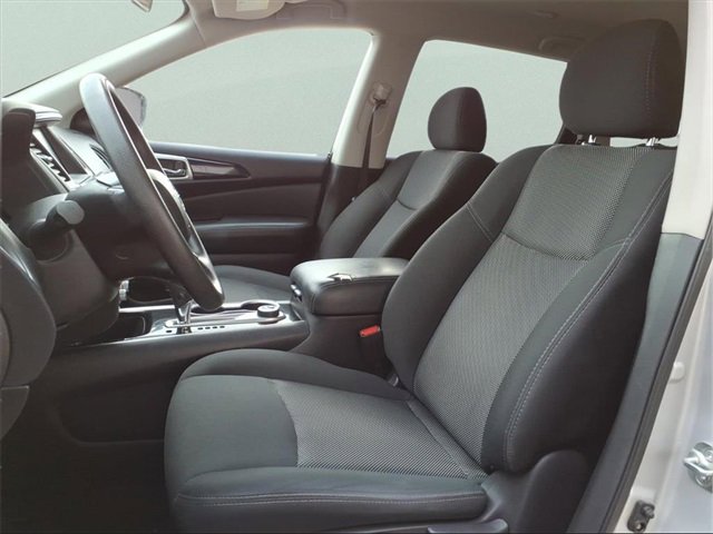 Used 2020 Nissan Pathfinder S image 12