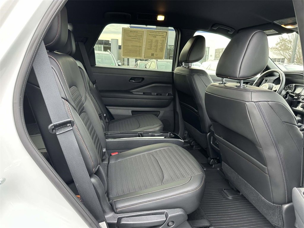 Used 2024 Nissan Pathfinder Rock Creek image 13