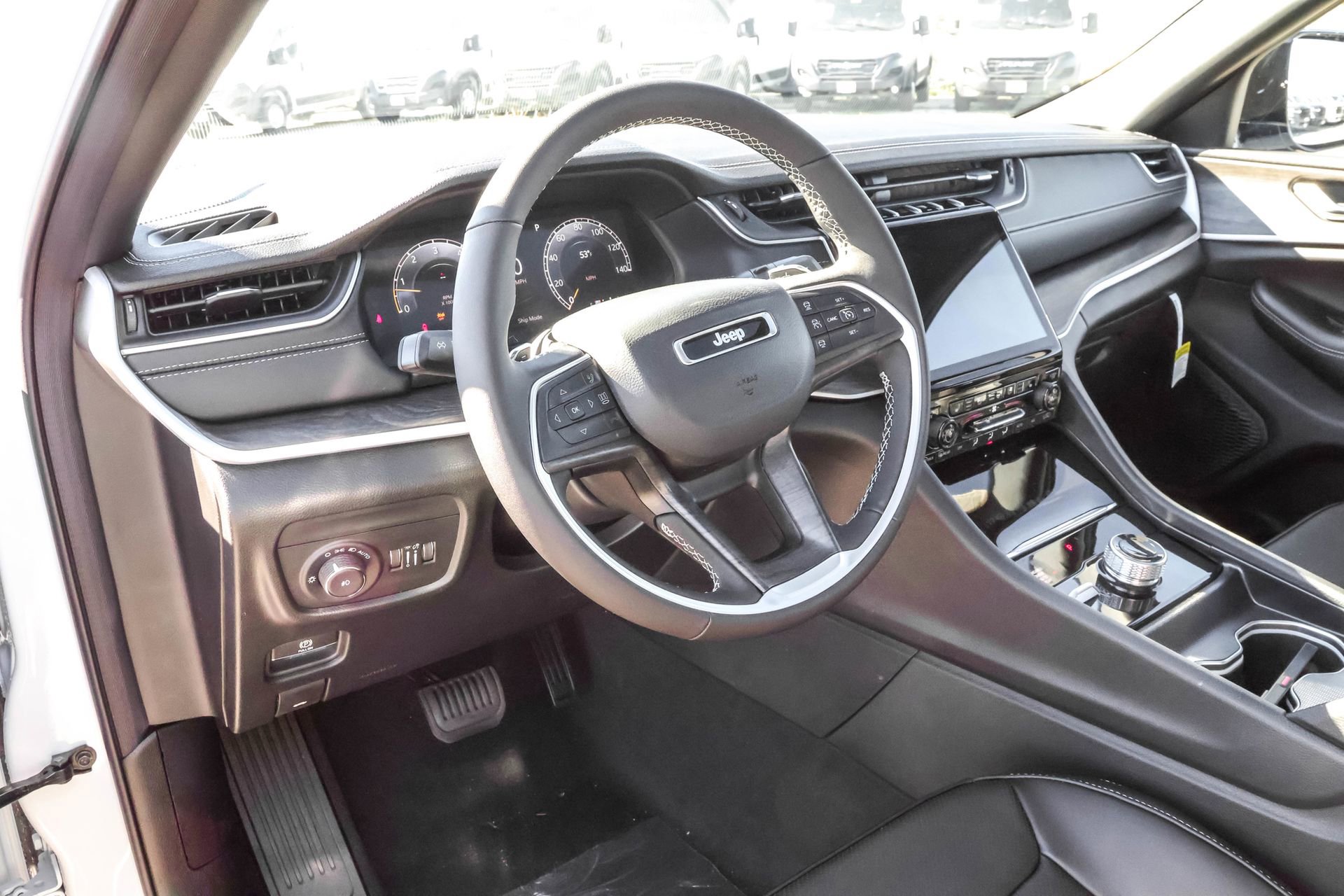 New 2025 Jeep Grand Cherokee L Limited w/ Black Appearance Package image 4