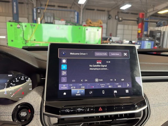 Used 2024 Jeep Compass Latitude w/ Sun and Sound Group image 25