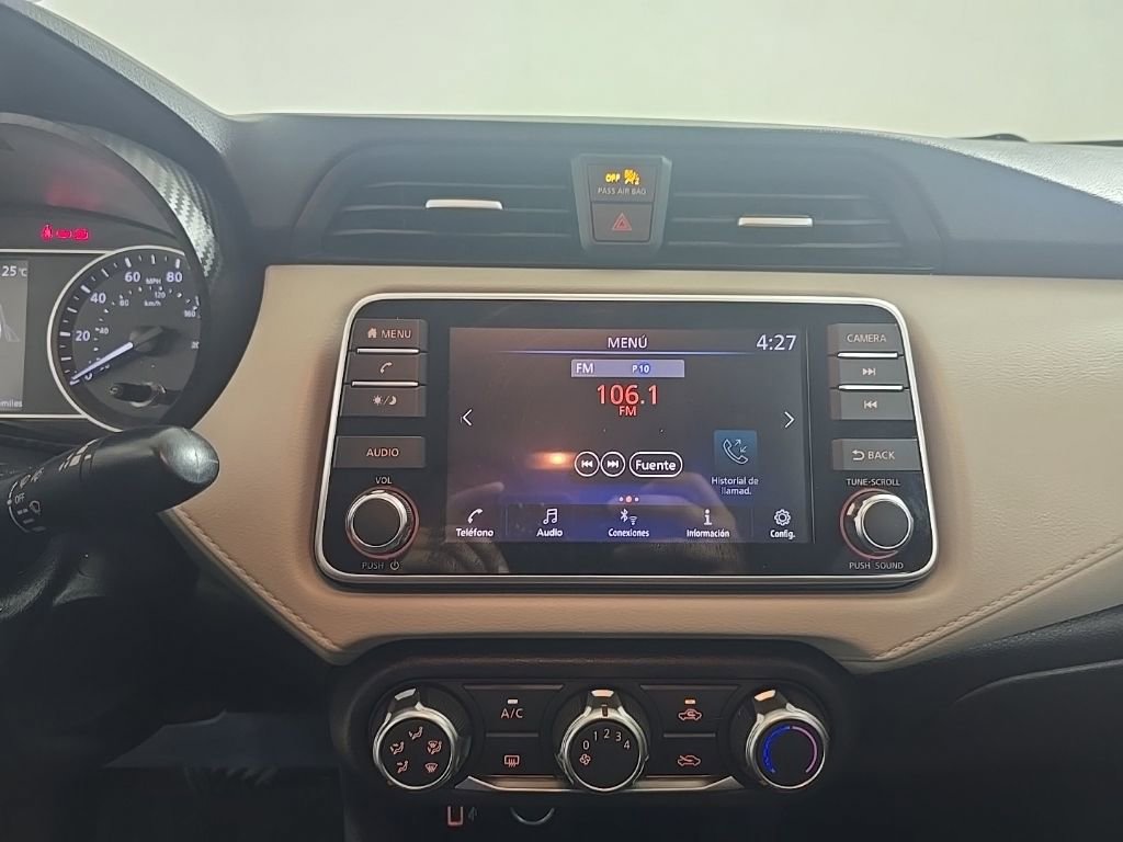 Used 2022 Nissan Versa SV image 8