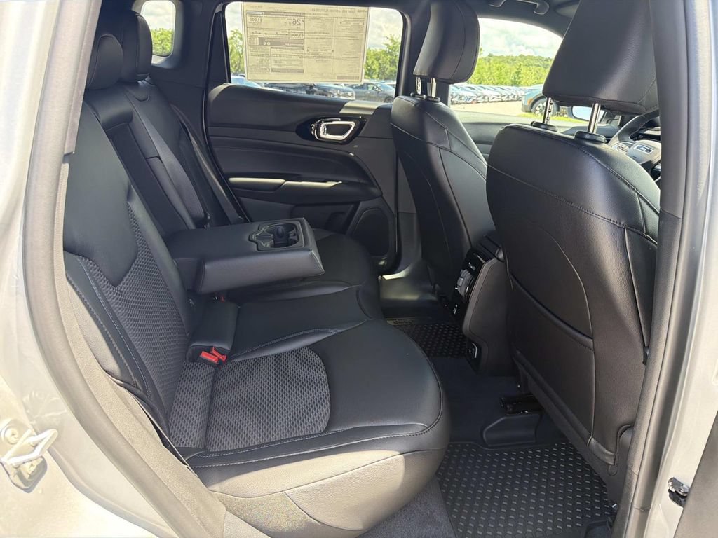 New 2026 Jeep Compass Latitude AWD/4WD image 25