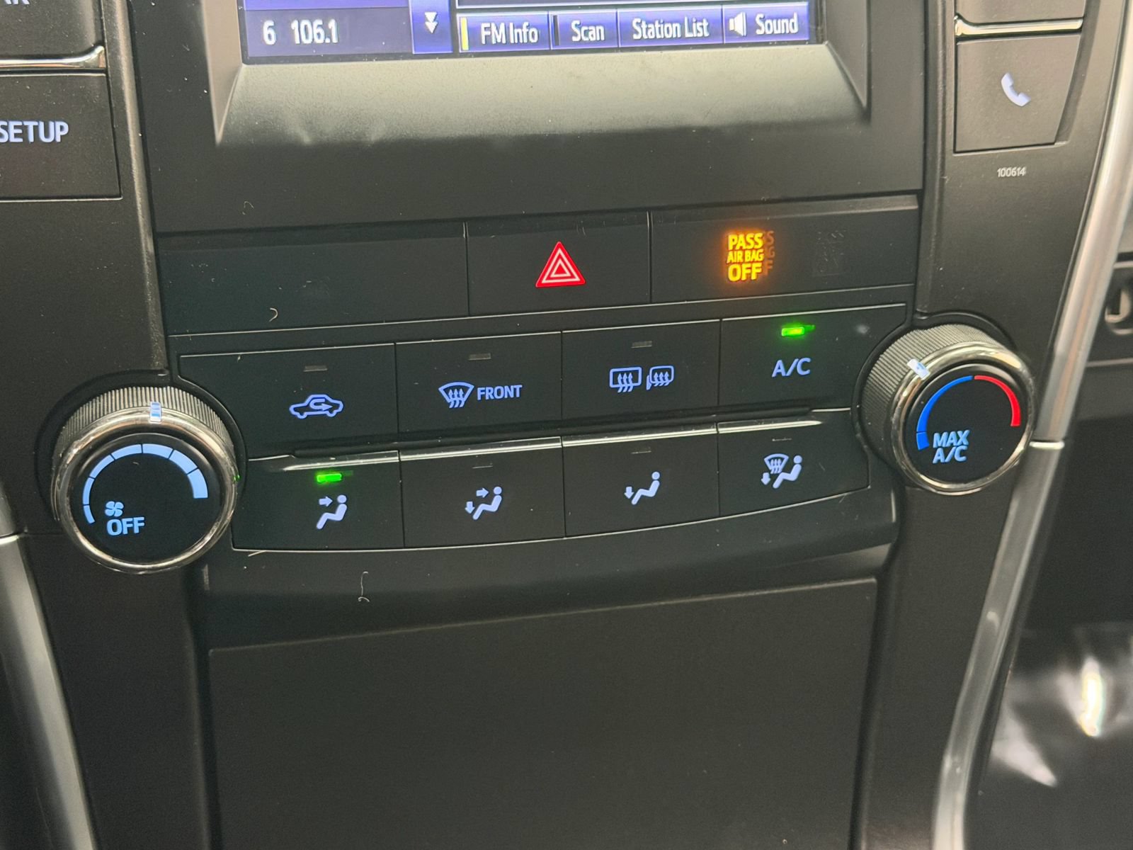 Used 2016 Toyota Camry SE FWD image 29