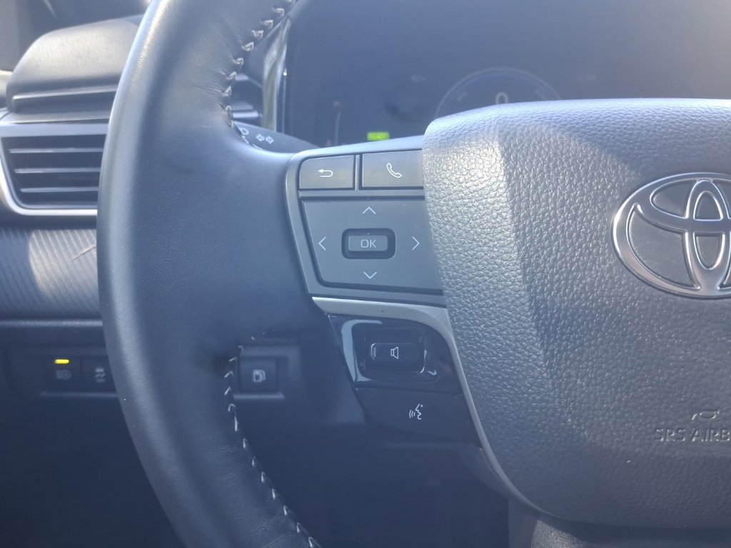 Used 2025 Toyota Camry SE w/ Convenience Package FWD image 30
