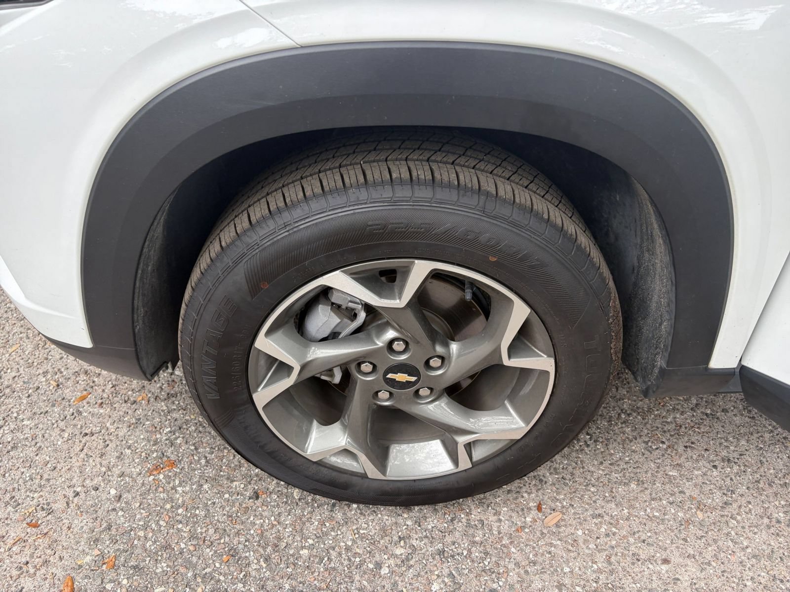 Used 2025 Chevrolet Trax LT FWD image 29