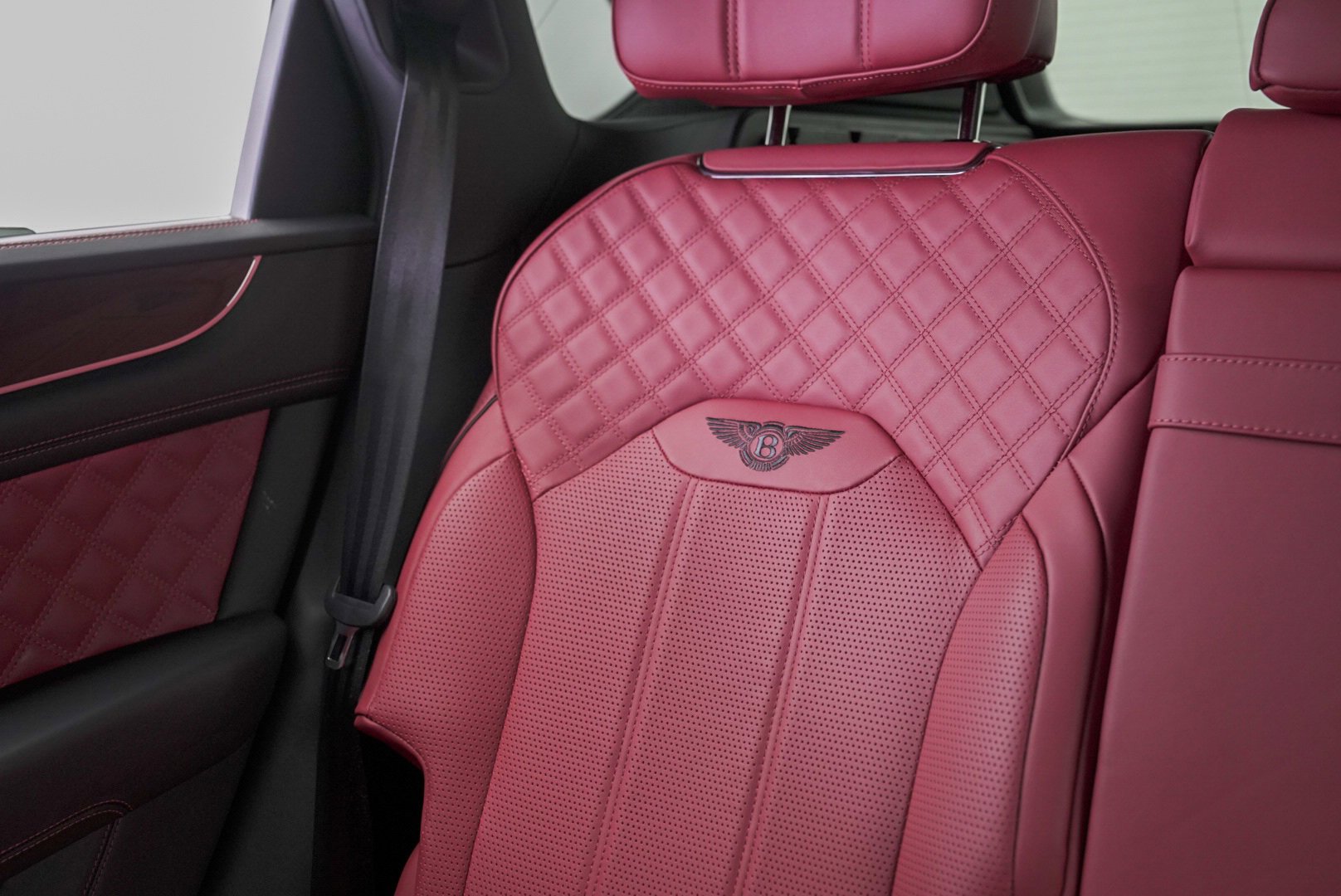 Used 2022 Bentley Bentayga image 21