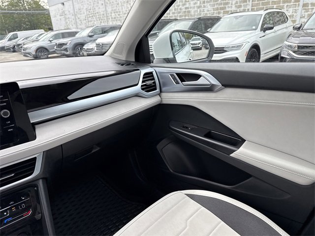Used 2025 Volkswagen Taos SE image 18