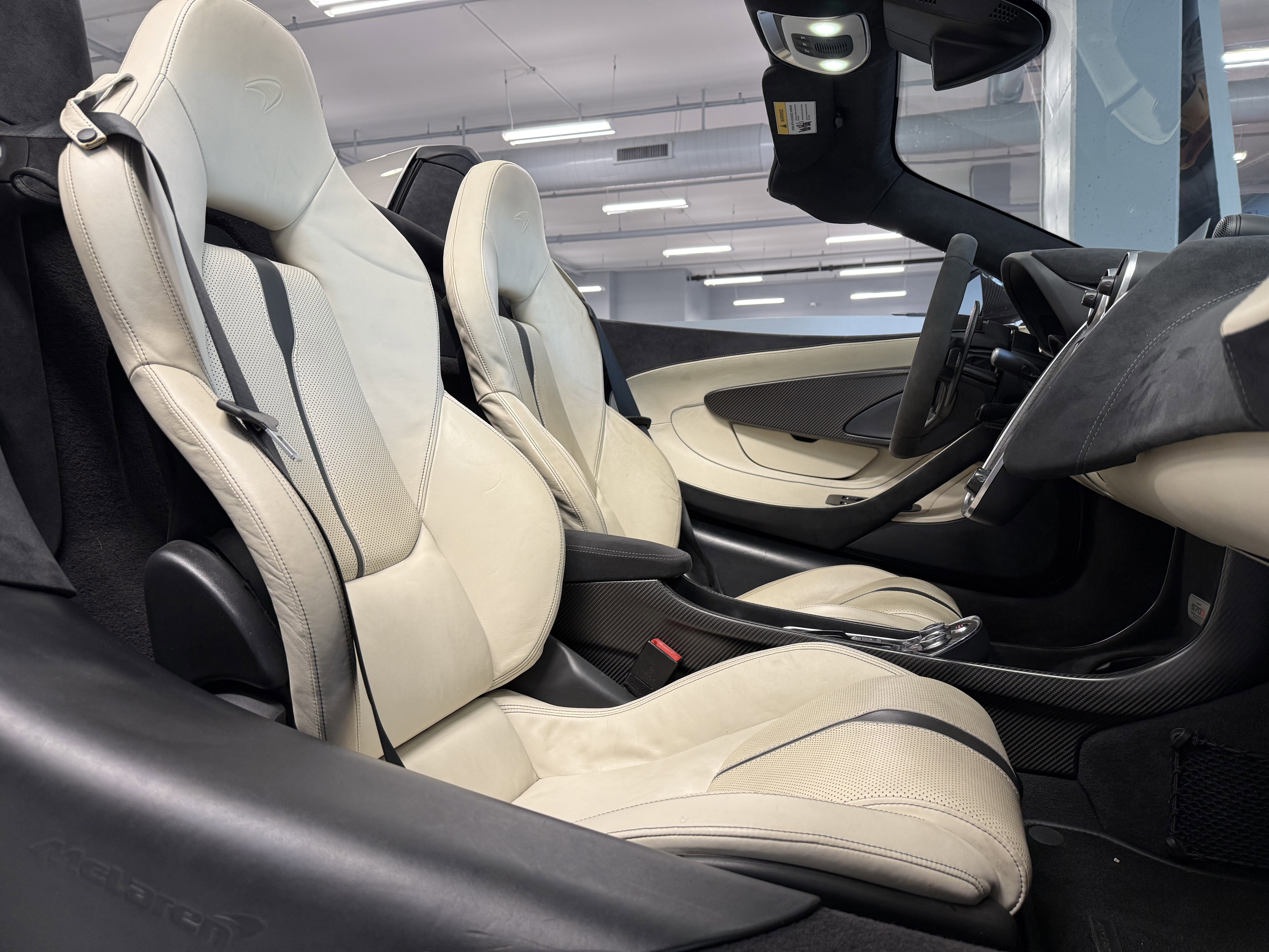 Used 2018 McLaren 570S Spider image 12
