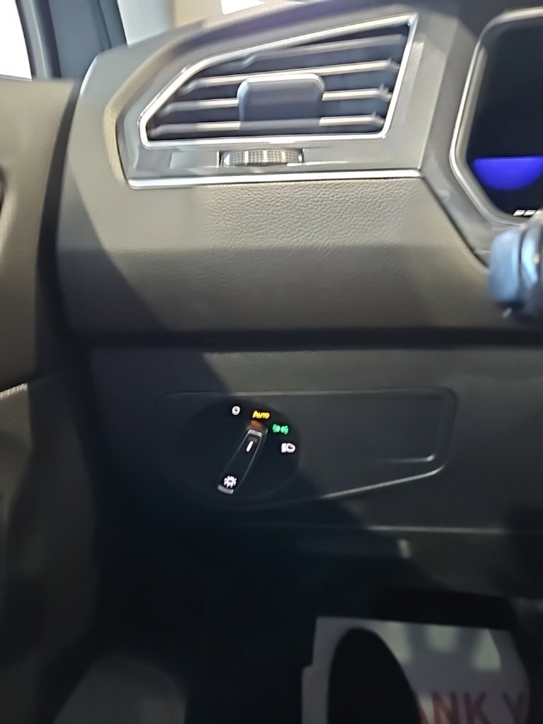 Used 2022 Volkswagen Tiguan SE image 35