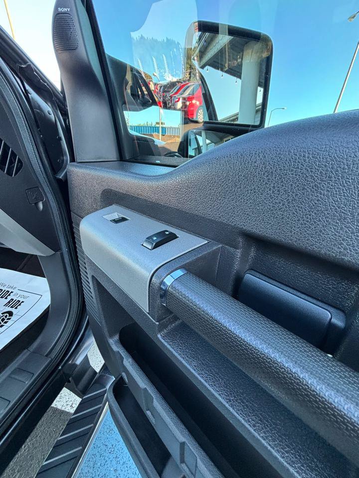 Used 2016 Ford F350 Lariat w/ Lariat Ultimate Package AWD/4WD image 42