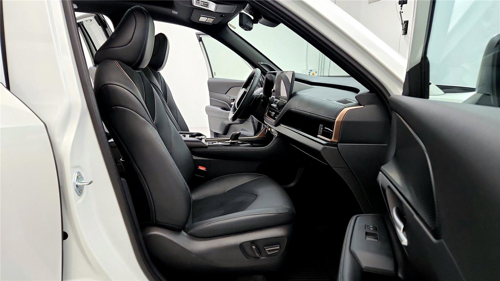 Used 2024 Toyota Grand Highlander AWD Hybrid image 17