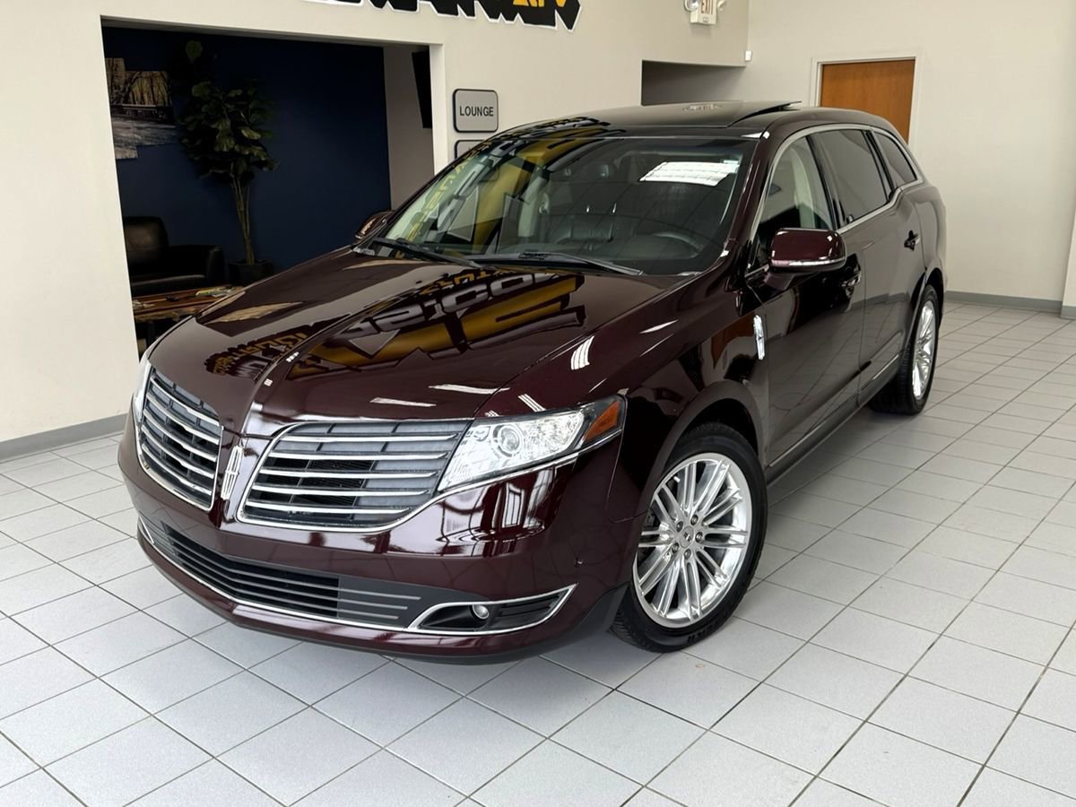 Used 2019 Lincoln MKT AWD image 1